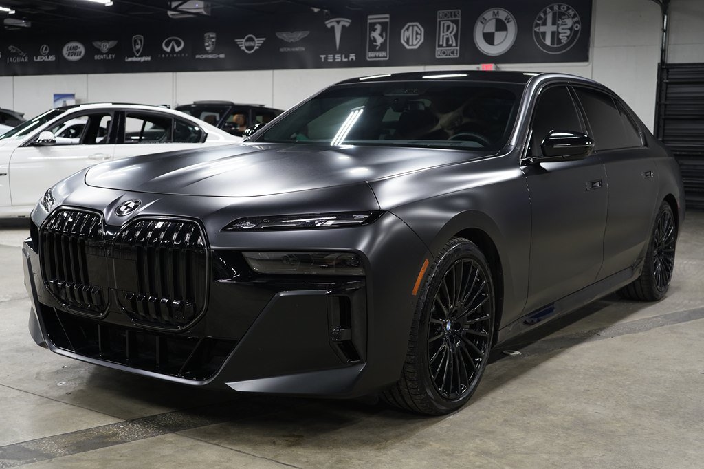 Used 2025 BMW 760i xDrive w/ Executive Package AWD/4WD video 1