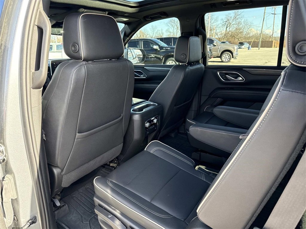 Used 2023 GMC Yukon SLT w/ SLT Luxury Package image 27