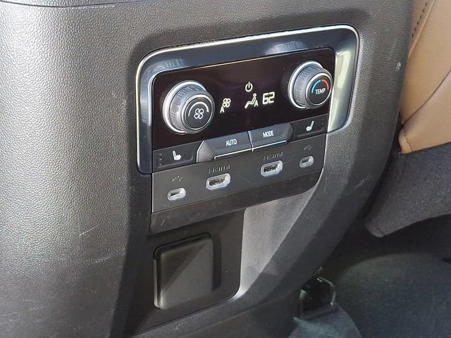 Used 2021 Chevrolet Suburban Premier w/ Premium Package AWD/4WD image 19