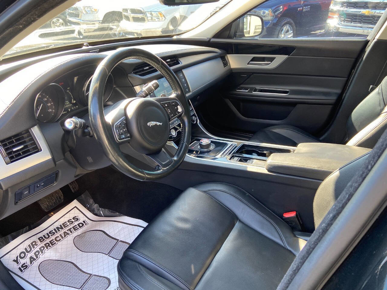 Used 2017 Jaguar XF Premium AWD/4WD image 10