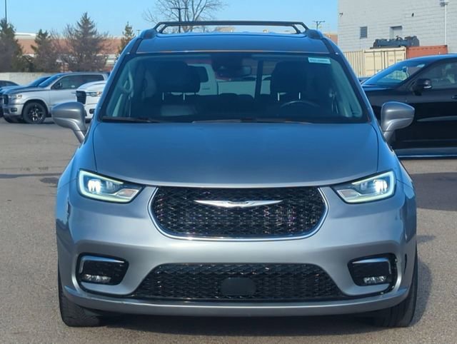 Used 2021 Chrysler Pacifica Touring-L w/ Uconnect Theater Family Group AWD/4WD image 8