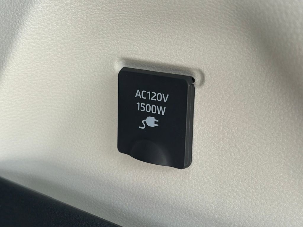 Used 2026 Toyota Sienna Limited image 16