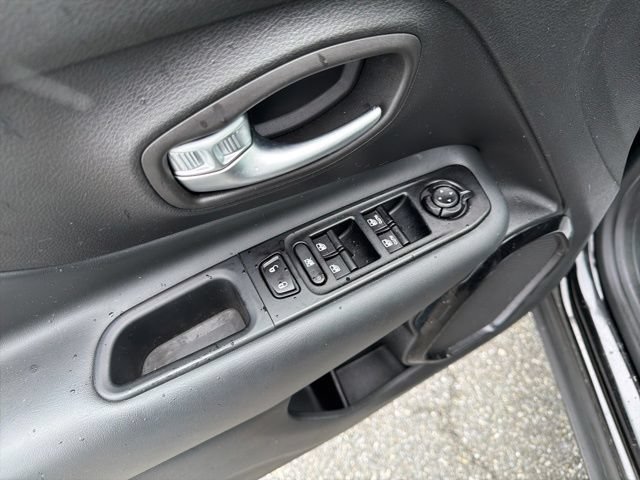 Used 2022 Jeep Renegade Altitude w/ Sun/Sound Group AWD/4WD image 12