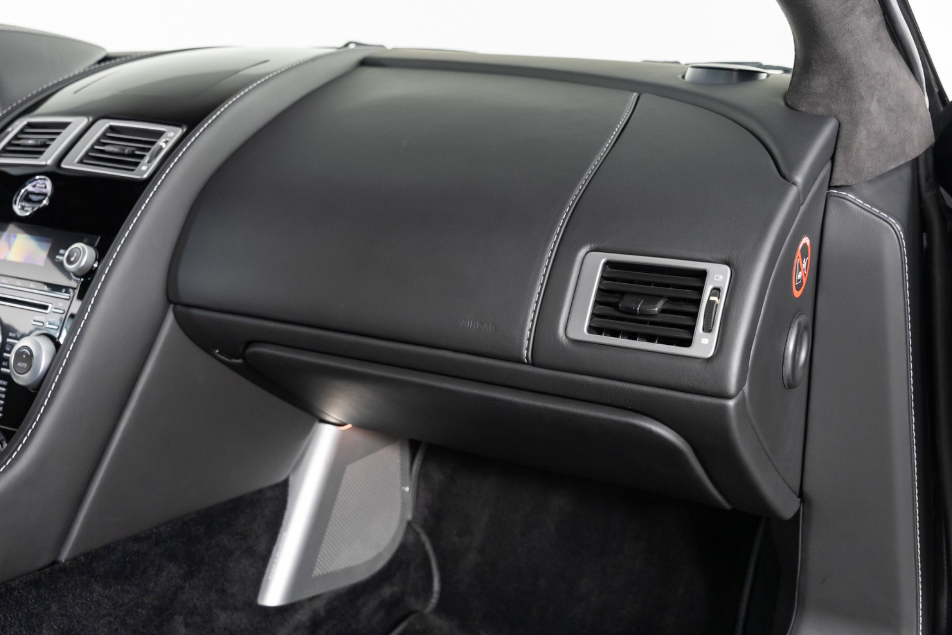Used 2011 Aston Martin DBS Coupe RWD image 28