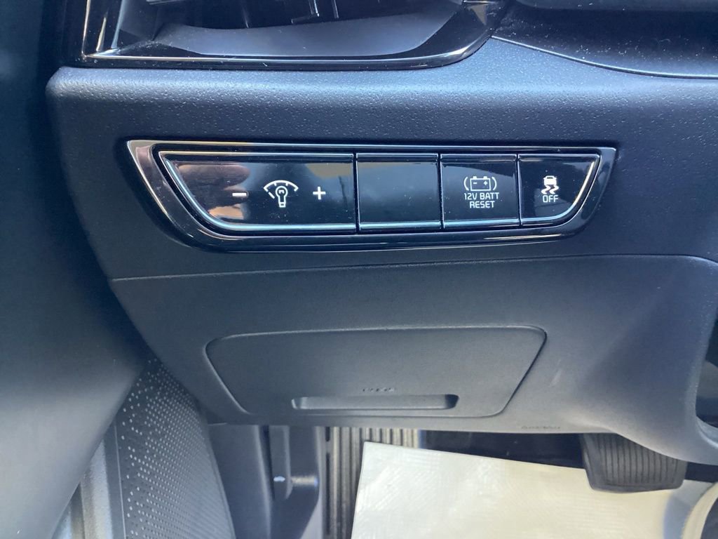 Used 2025 Kia Niro LX FWD image 25