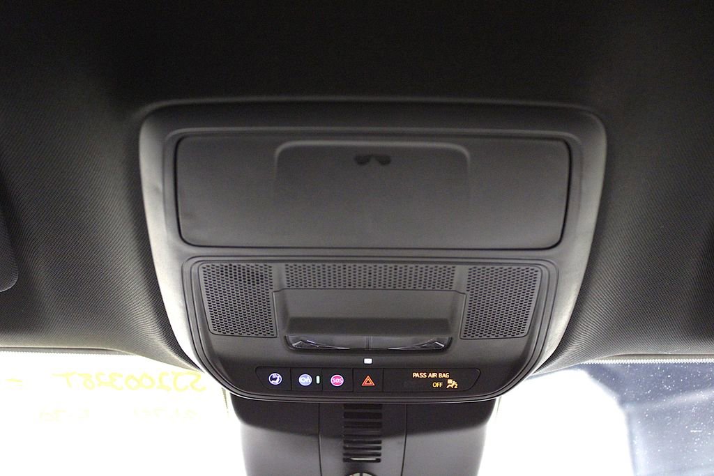 Used 2025 Chevrolet Traverse Z71 w/ LPO, Floor Liner Package AWD/4WD image 25