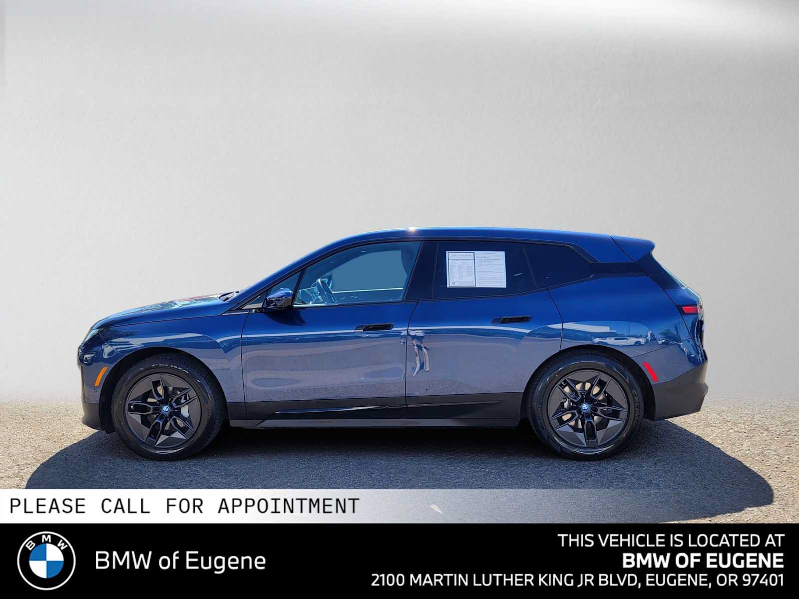 Used 2023 BMW iX xDrive50 w/ Premium Package AWD/4WD image 6