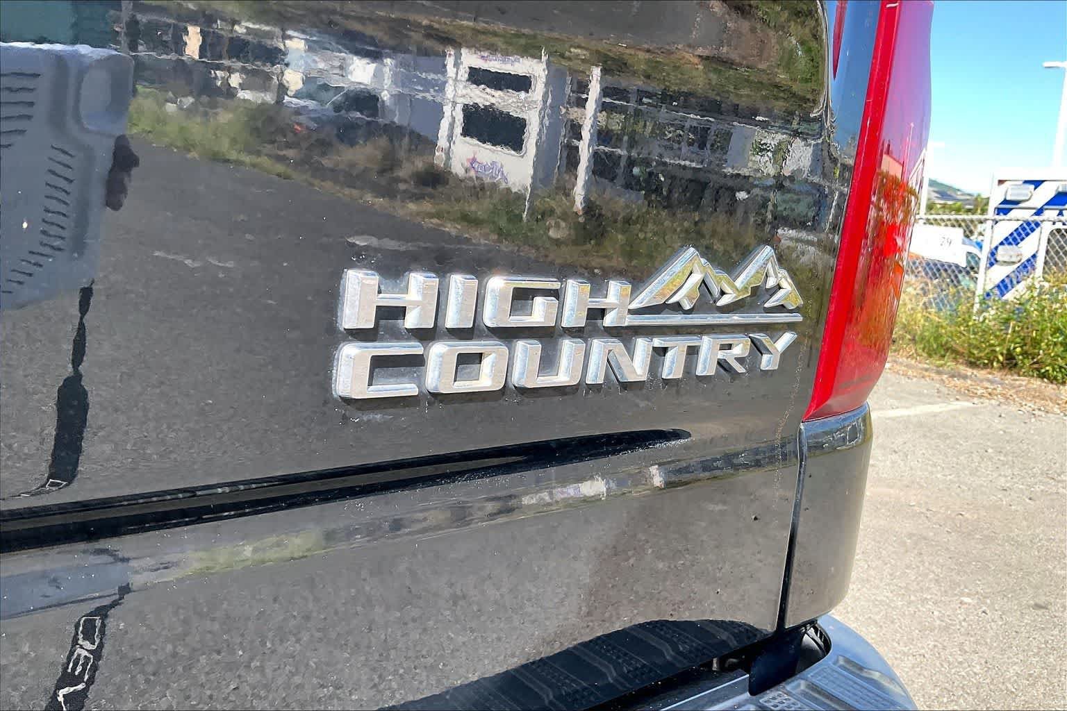 Used 2020 Chevrolet Silverado 1500 High Country w/ Technology Package AWD/4WD image 7