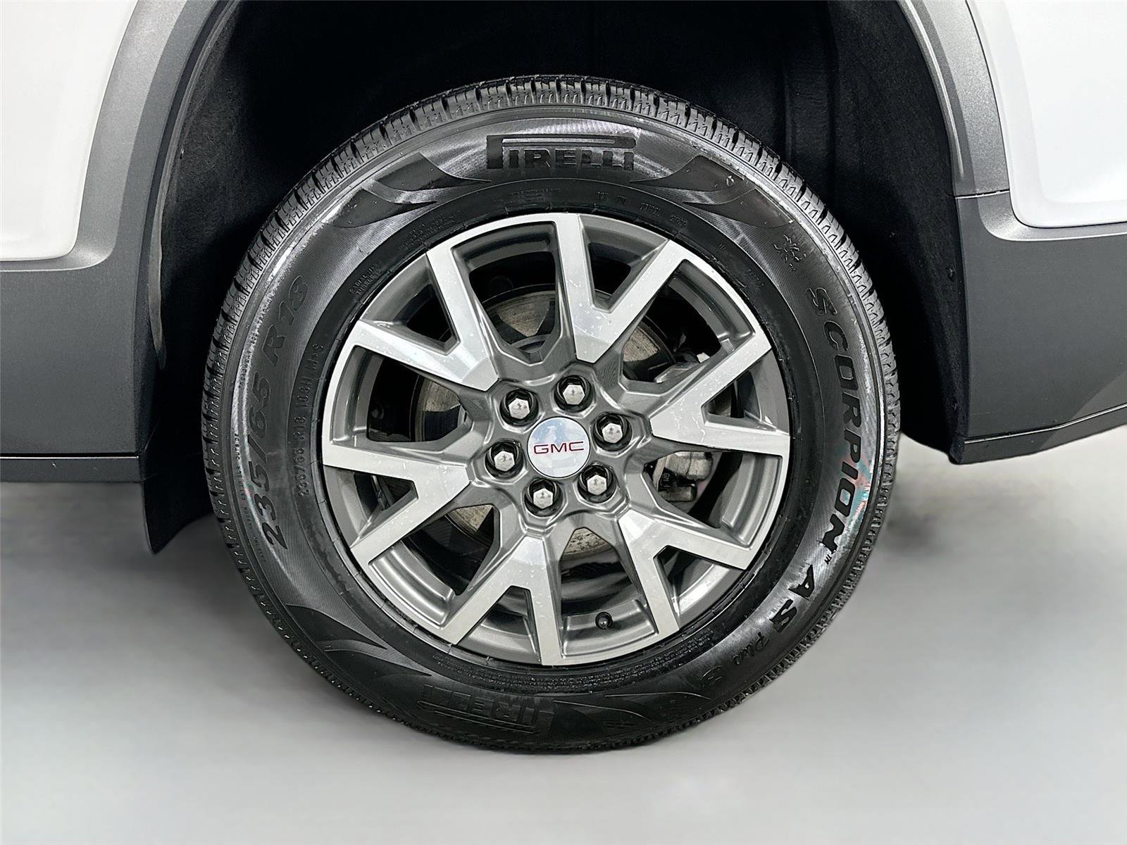 Used 2023 GMC Acadia SLE w/ Driver Convenience Package image 30