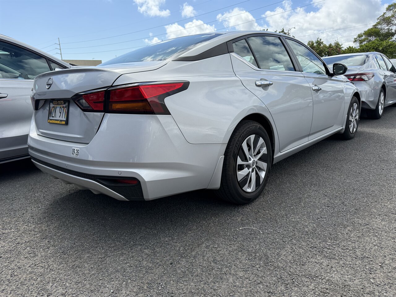 Used 2024 Nissan Altima 2.5 S FWD image 3