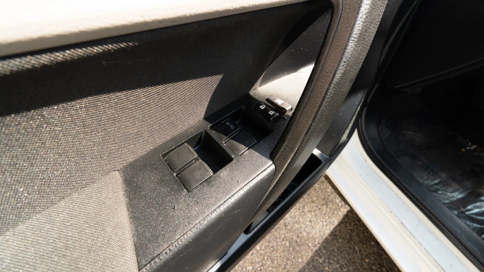 Used 2019 Toyota Corolla LE FWD image 30