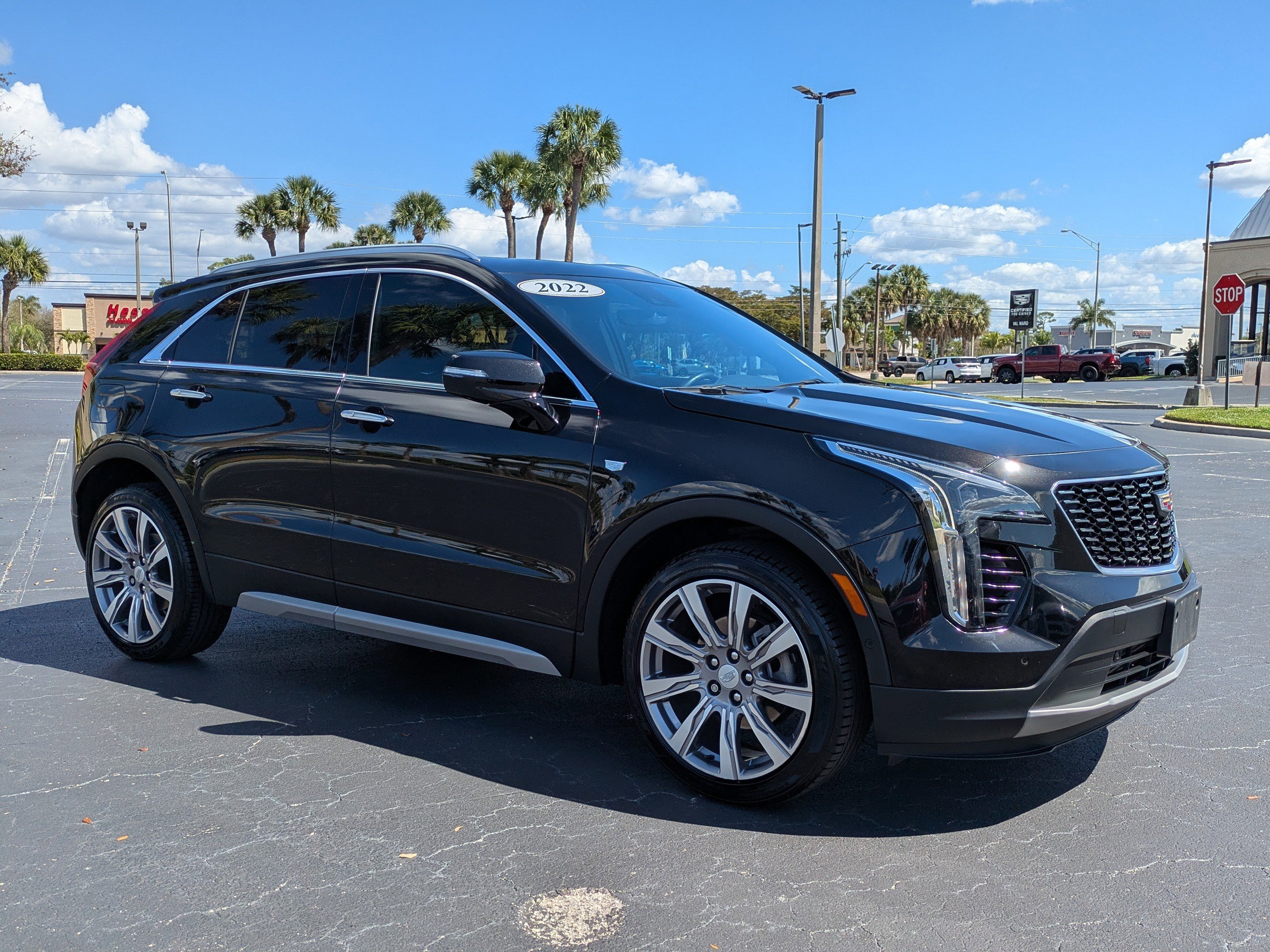 Used 2022 Cadillac XT4 Premium Luxury w/ Enhanced Visibility Package image 7