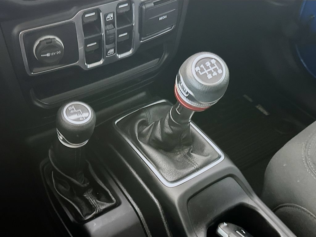 Used 2022 Jeep Gladiator Sport AWD/4WD image 16