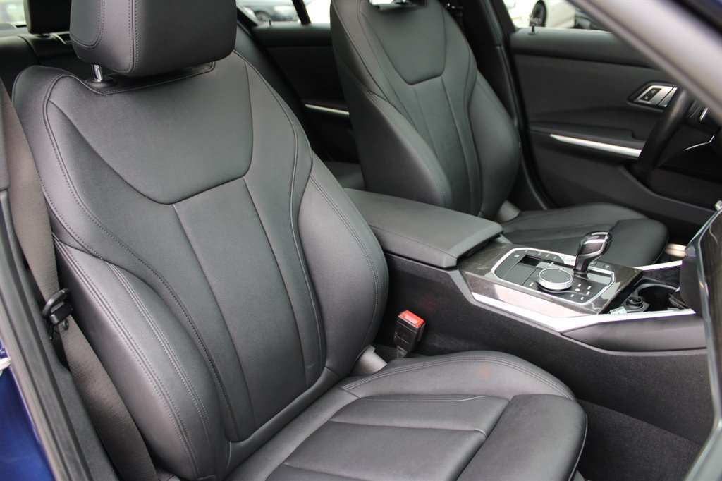 Used 2020 BMW 330i Sedan w/ Convenience Package RWD image 18