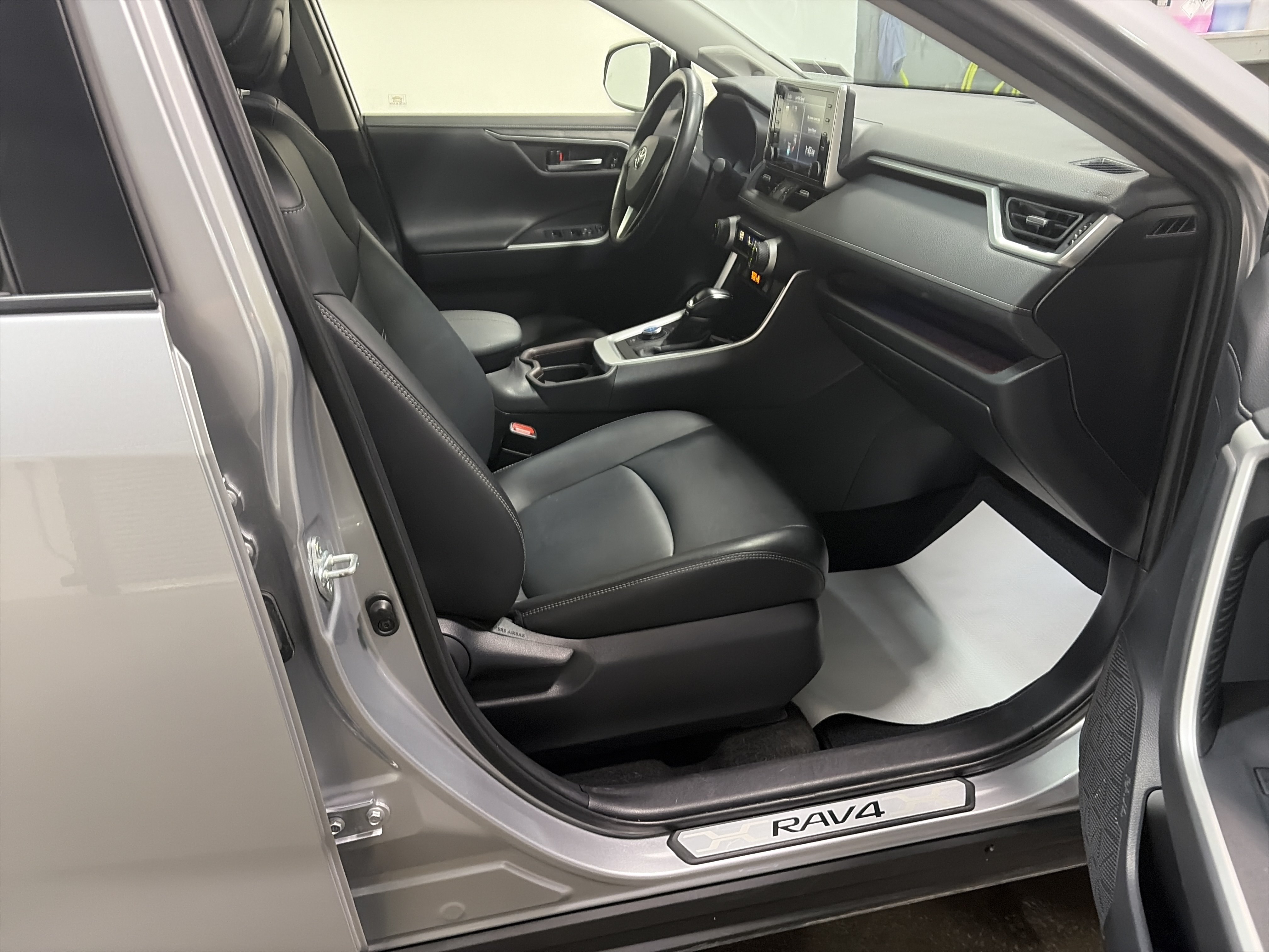 Used 2020 Toyota RAV4 Limited w/ Carpet Mat Package AWD/4WD image 33