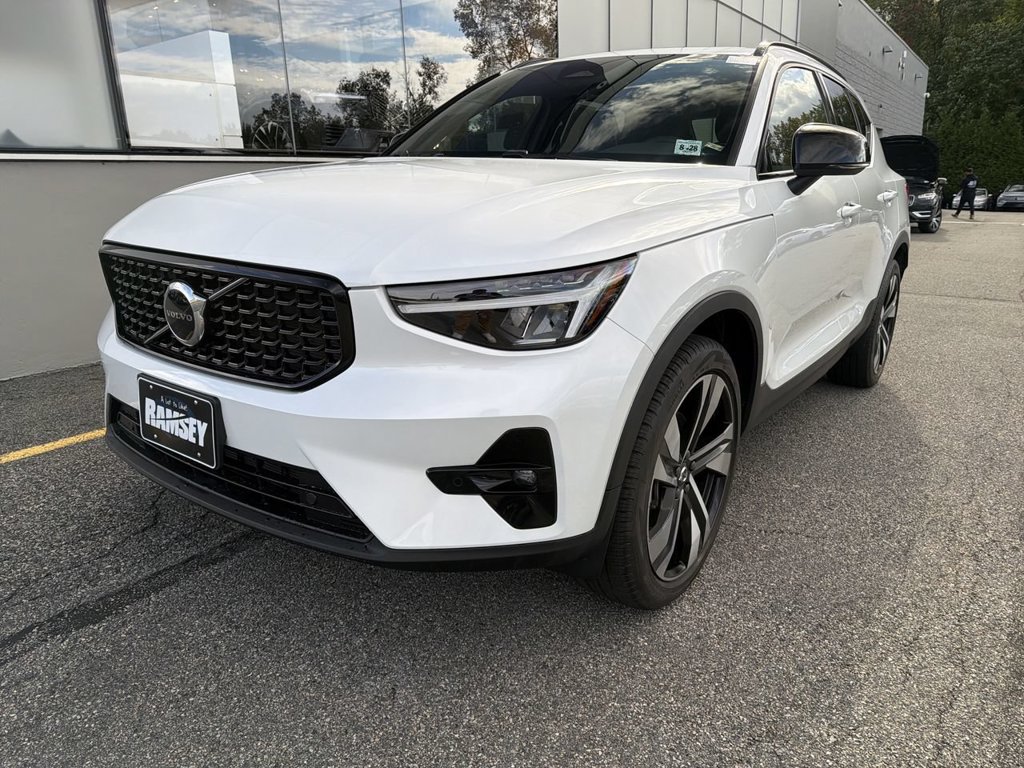 Certified 2023 Volvo XC40 B5 Plus w/ Protection Package Premier AWD/4WD image 4