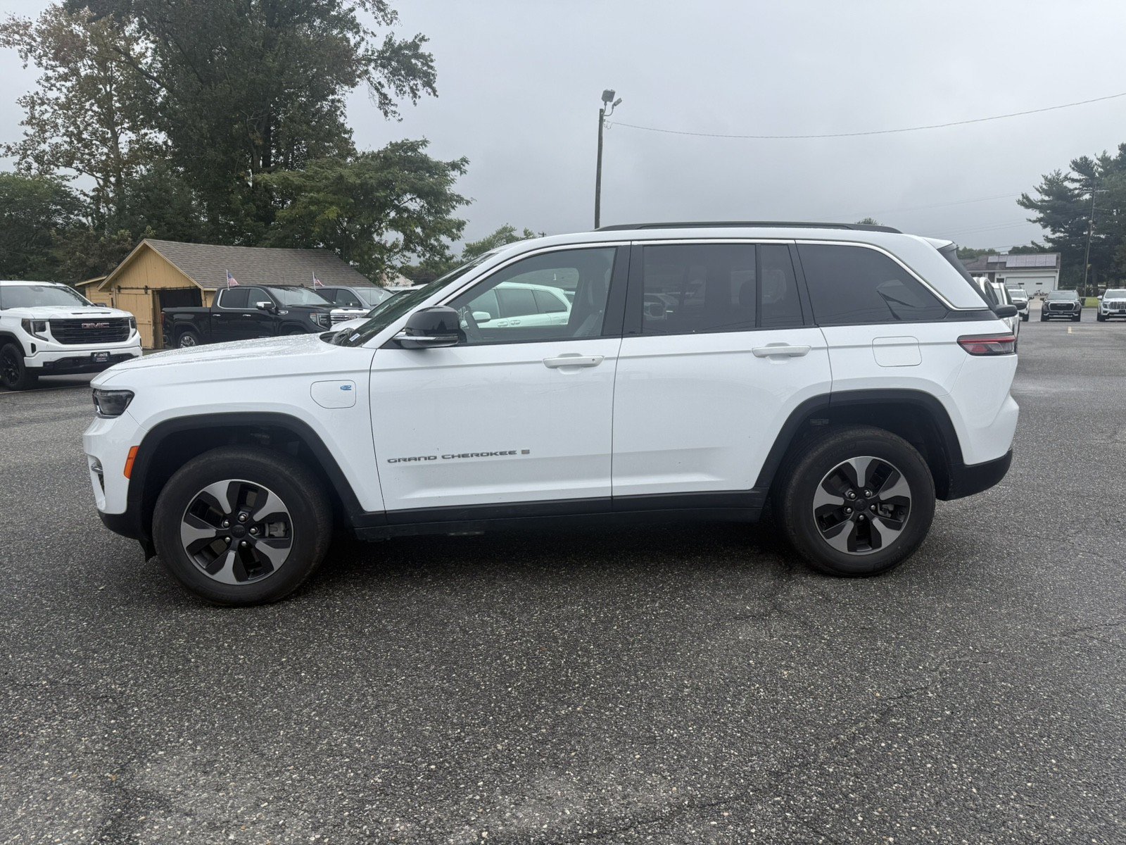 Used 2025 Jeep Grand Cherokee Limited 4xe AWD/4WD image 6