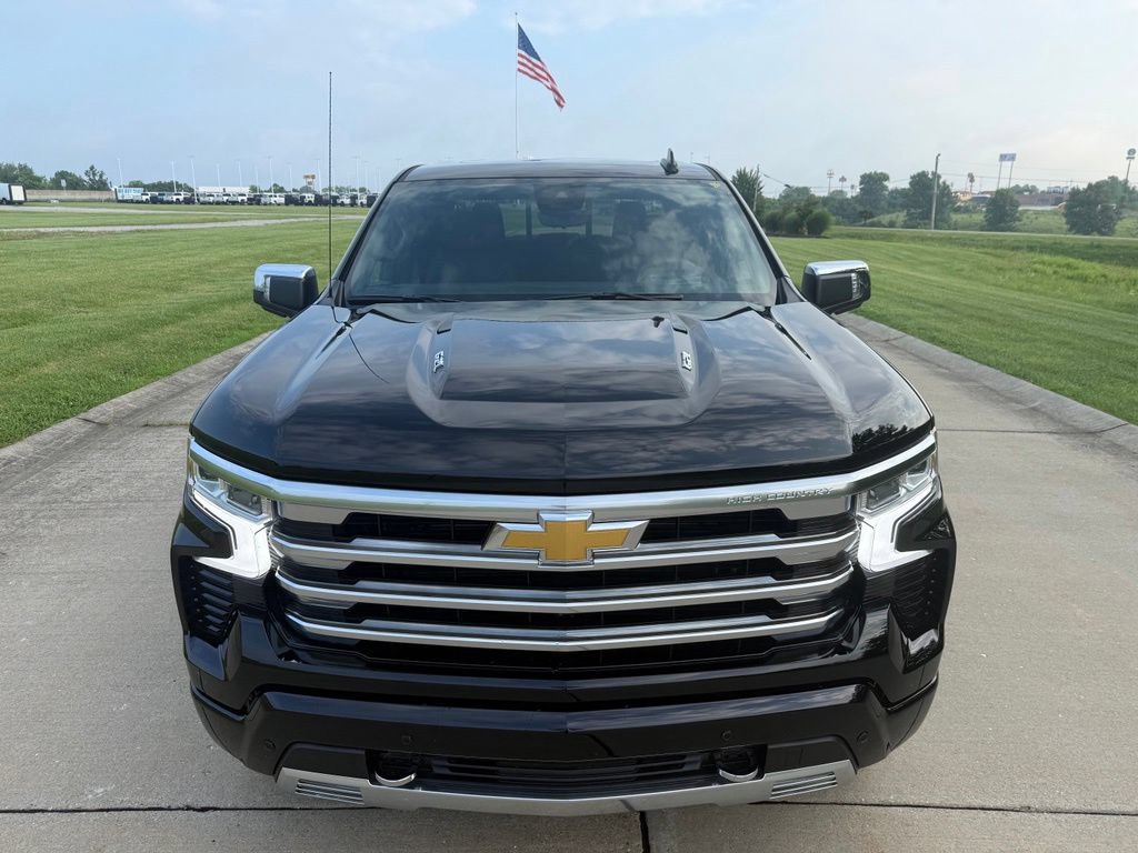 Used 2026 Chevrolet Silverado 1500 High Country w/ High Country Premium Package AWD/4WD image 10
