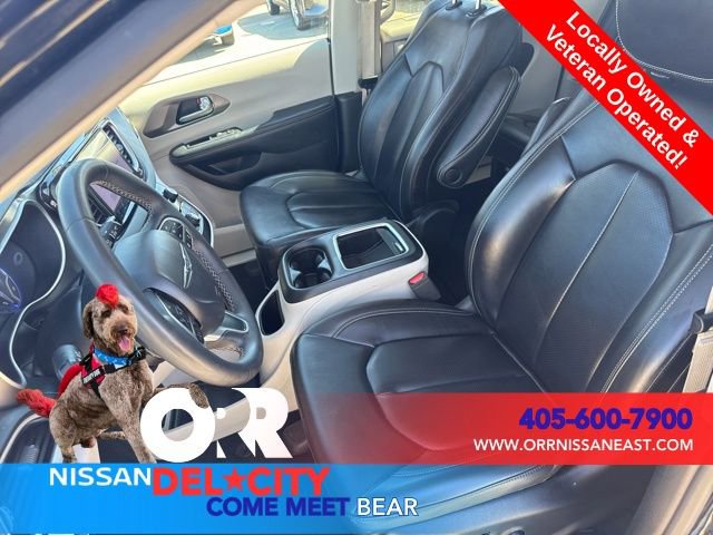 Used 2023 Chrysler Pacifica Touring-L image 16