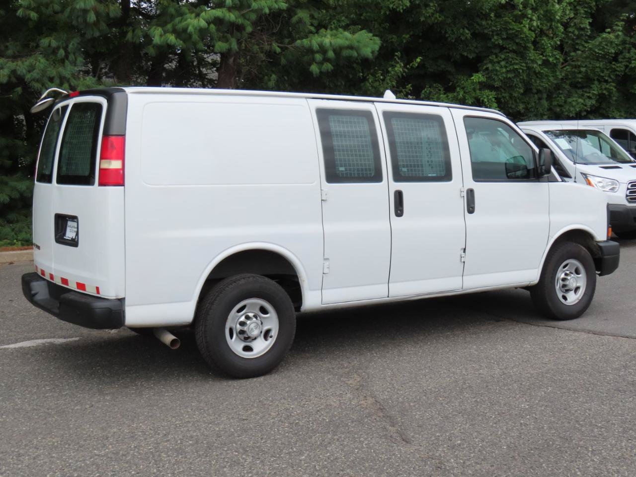 Used 2015 Chevrolet Express 2500 RWD image 19
