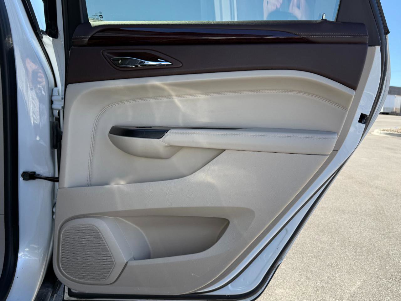 Used 2016 Cadillac SRX Luxury w/ Driver Awareness Package image 18