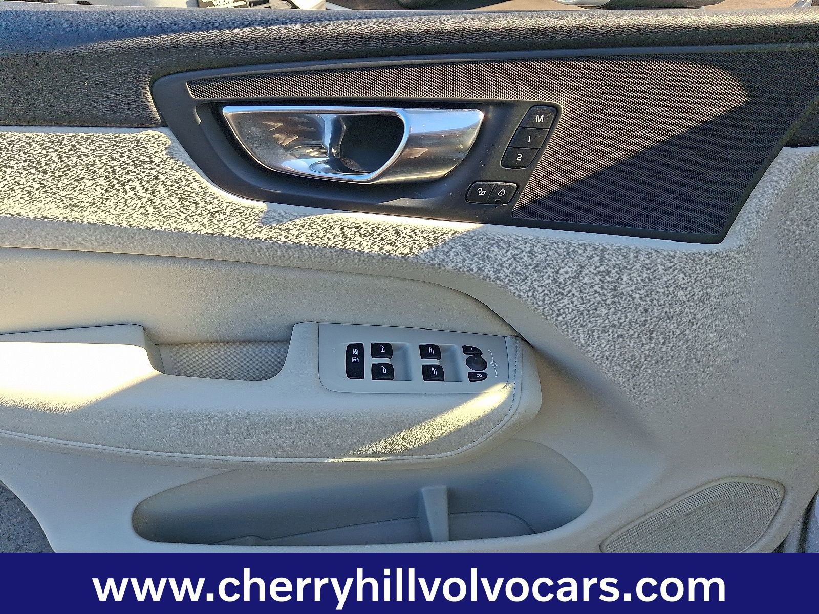 Certified 2023 Volvo XC60 B5 Plus w/ Climate Package image 12