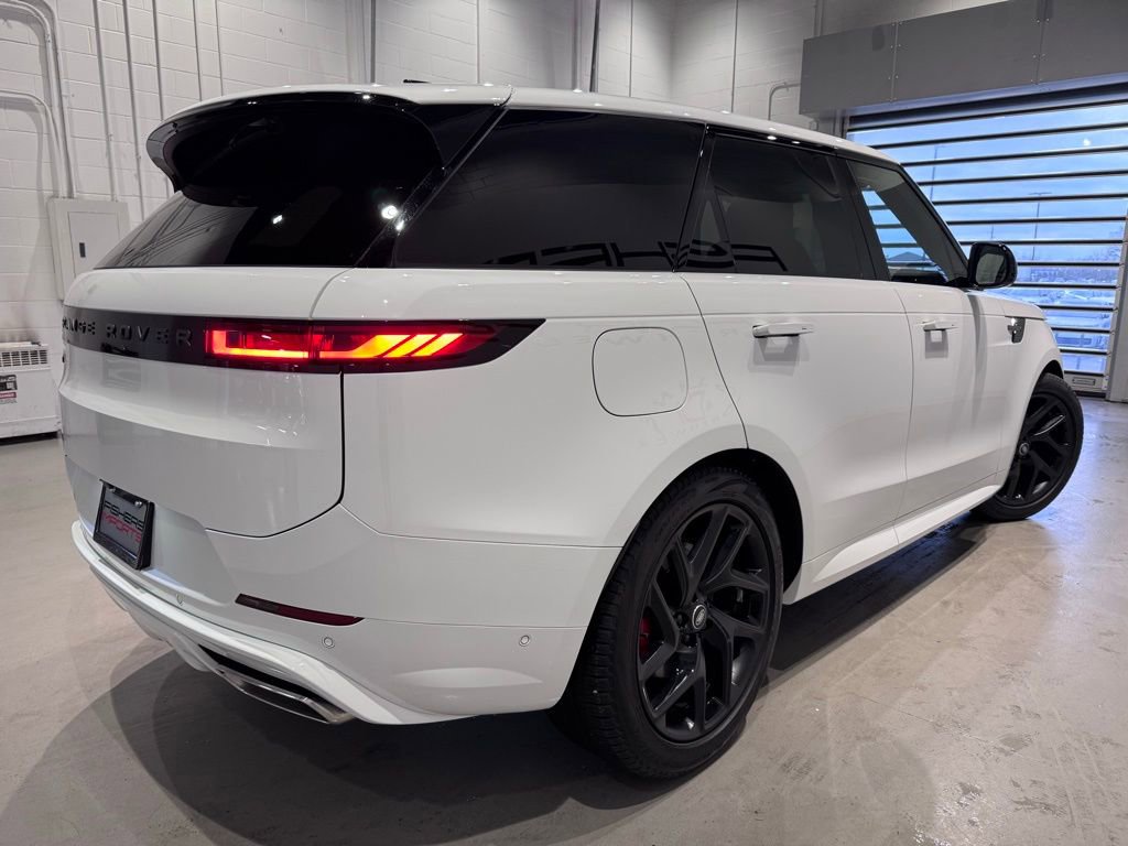 Used 2025 Land Rover Range Rover Sport Dynamic SE image 4