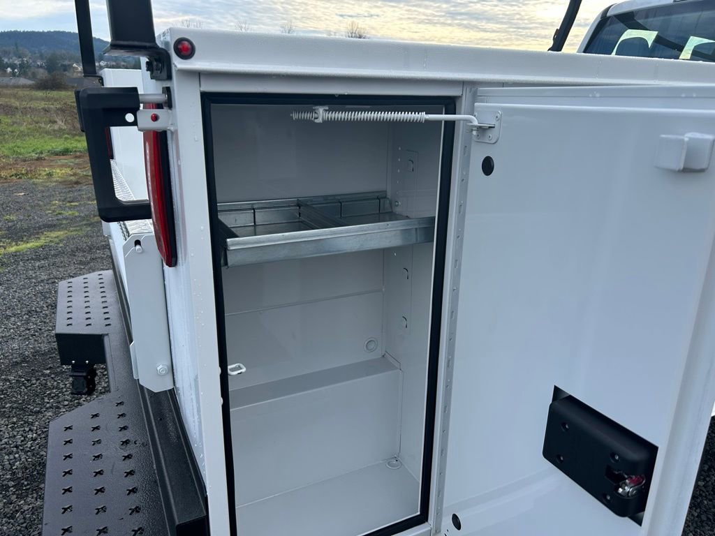 New 2026 Ford F250 XL w/ XL Chrome Package image 9