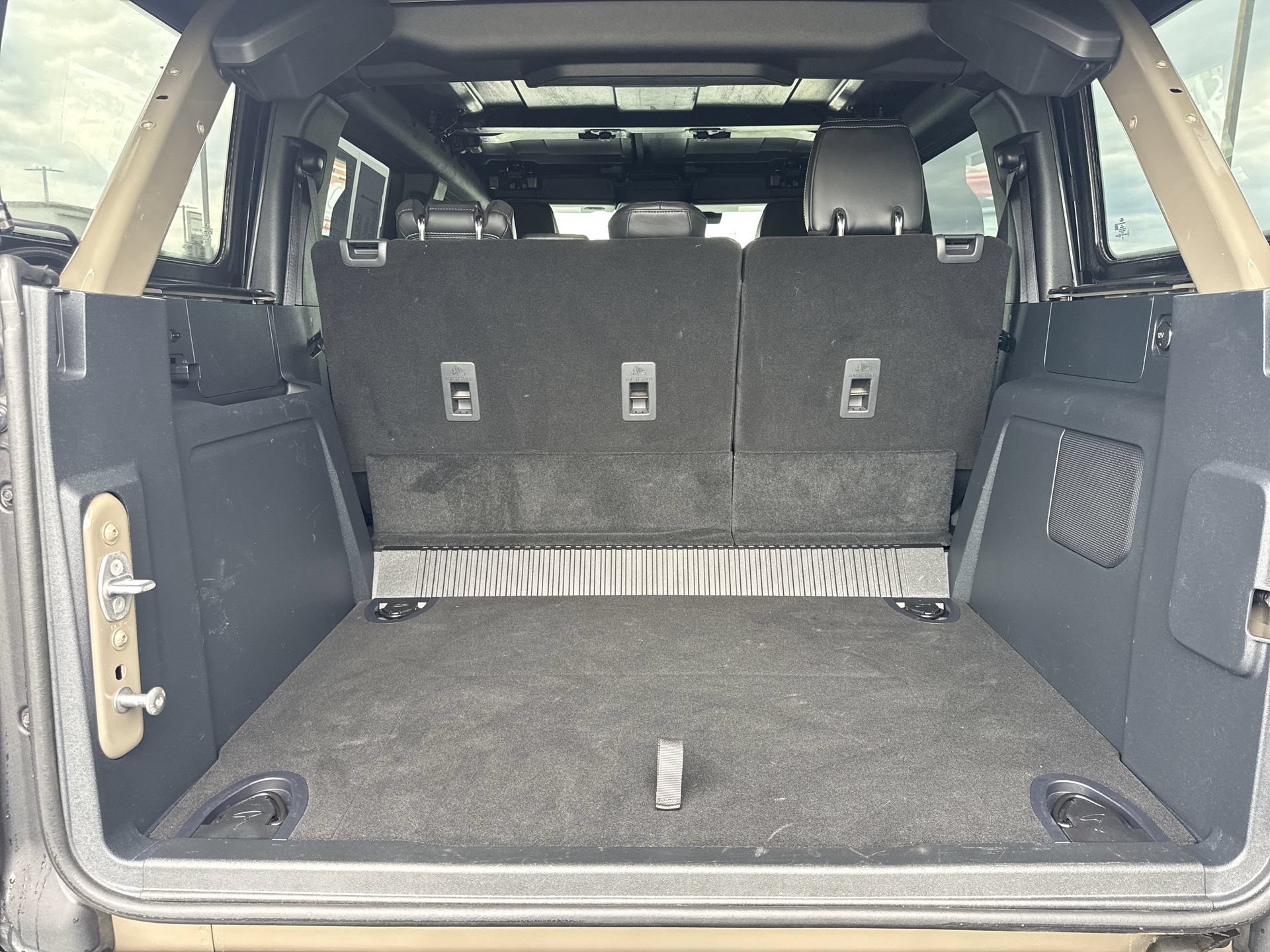Used 2025 Ford Bronco Outer Banks w/ Sasquatch Package AWD/4WD image 25