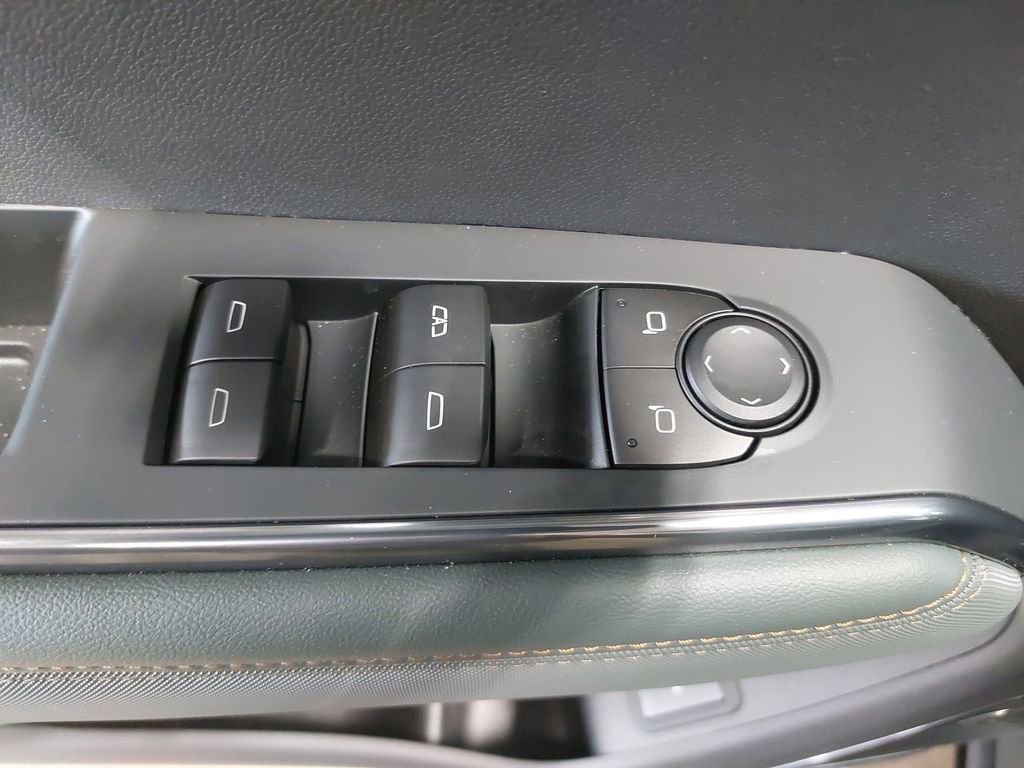 Used 2025 GMC Acadia AT4 w/ Luxury Package AWD/4WD image 32