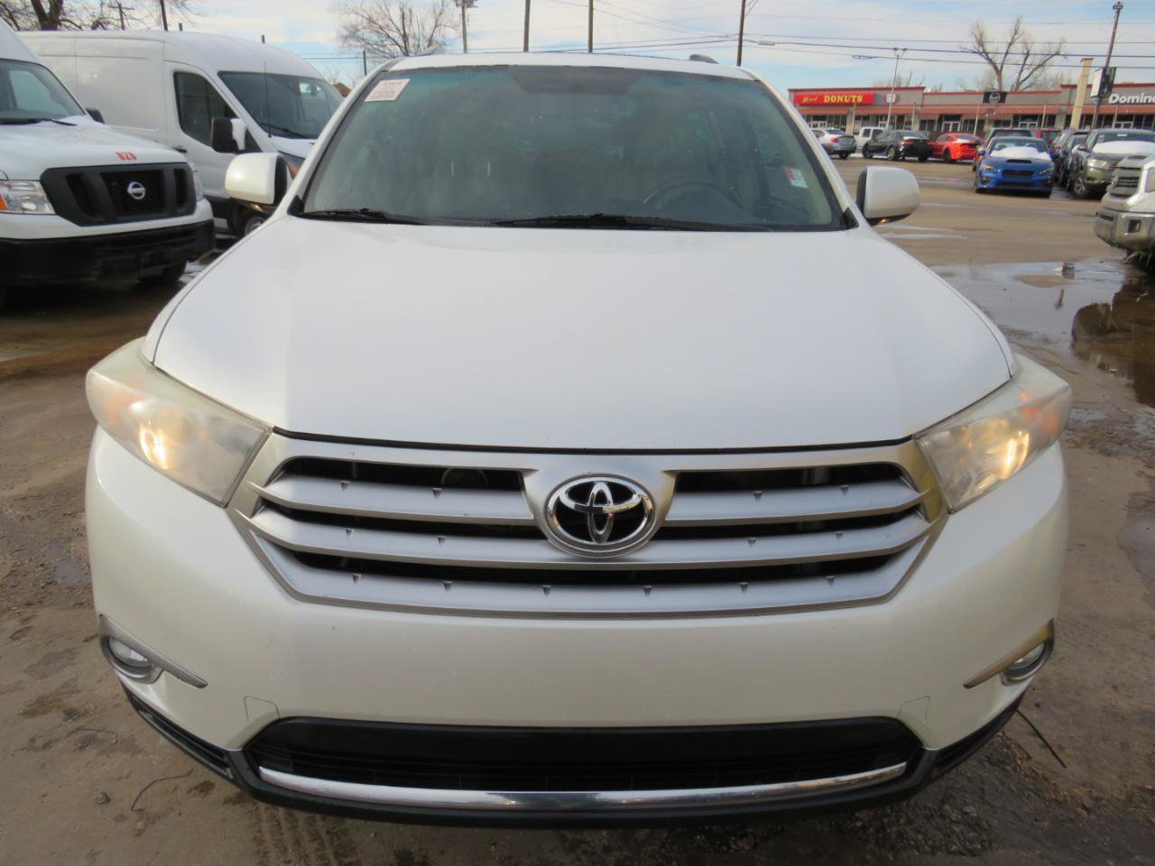 Used 2012 Toyota Highlander Limited w/ Tow Pkg FWD image 2