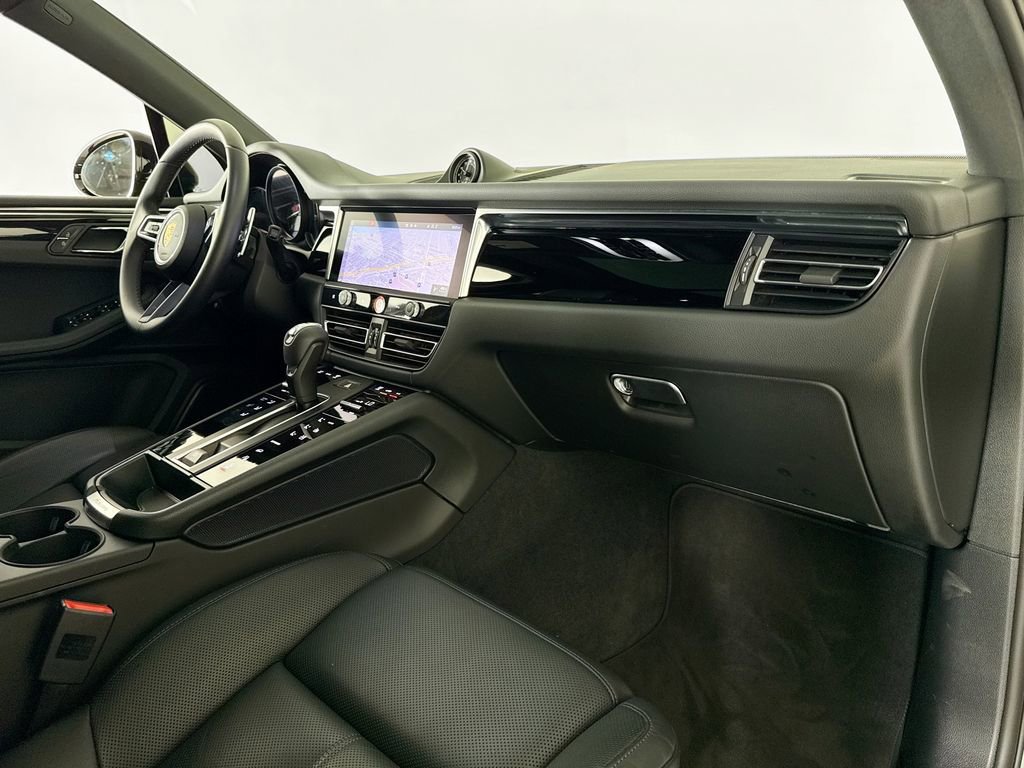 Used 2024 Porsche Macan image 13