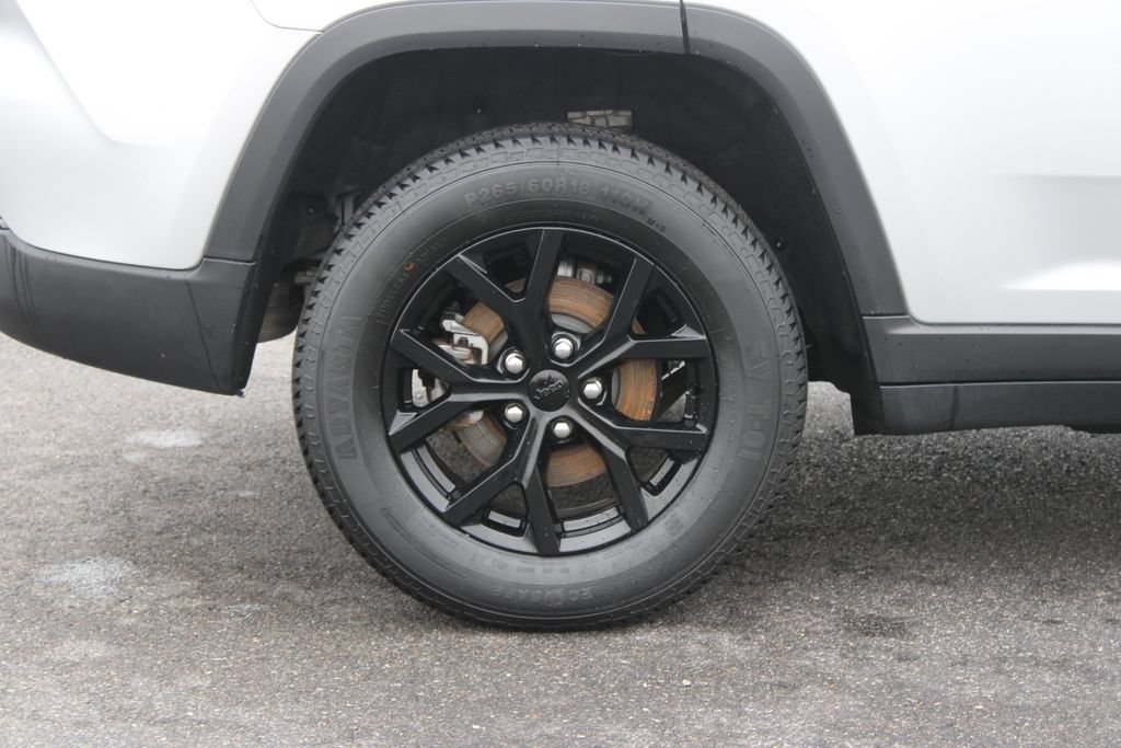 Used 2024 Jeep Grand Cherokee Altitude AWD/4WD image 13