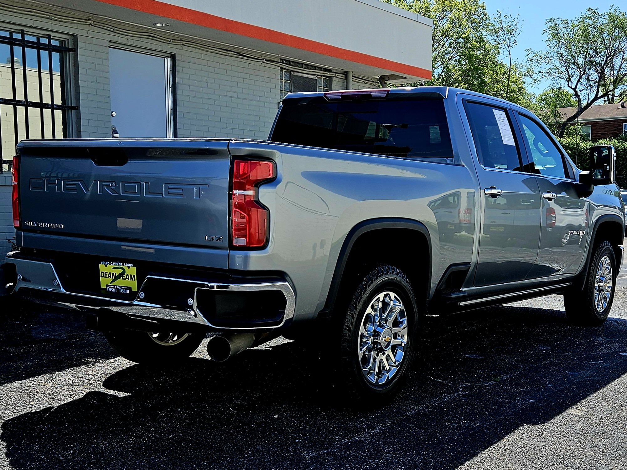 Used 2025 Chevrolet Silverado 2500 LTZ w/ LTZ Plus Package AWD/4WD image 3