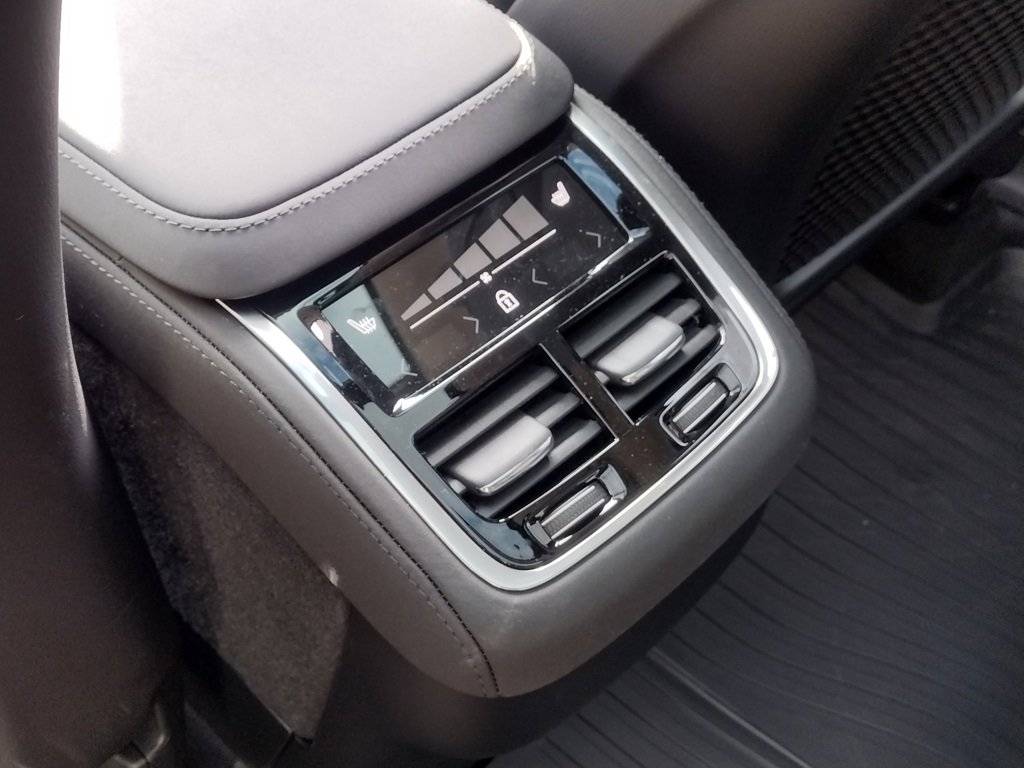 New 2026 Volvo XC90 B6 Plus w/ Protection Package Premier image 20