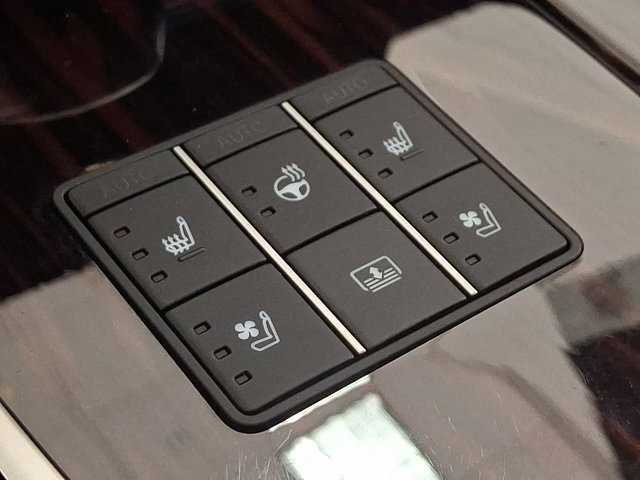 Used 2024 Lexus LS 500 AWD w/ Interior Upgrade Package image 21