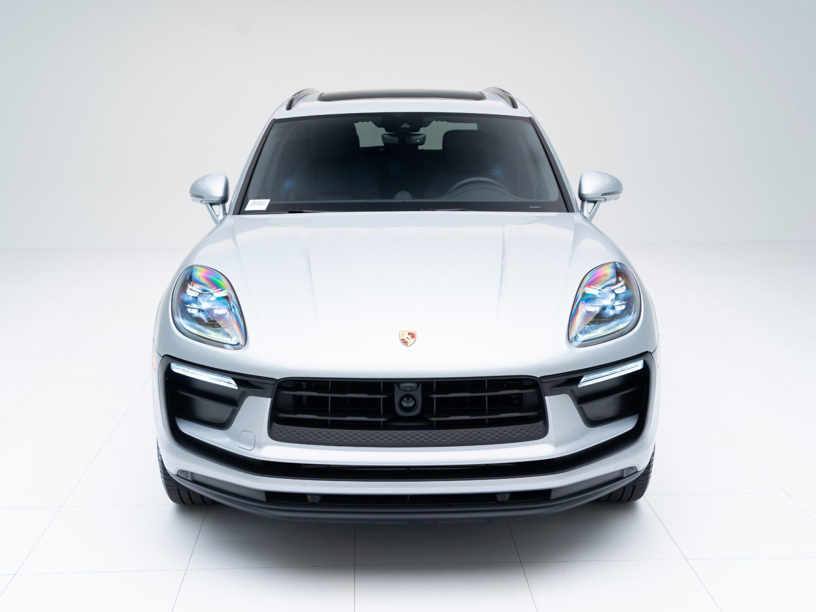 Certified 2025 Porsche Macan AWD/4WD image 6