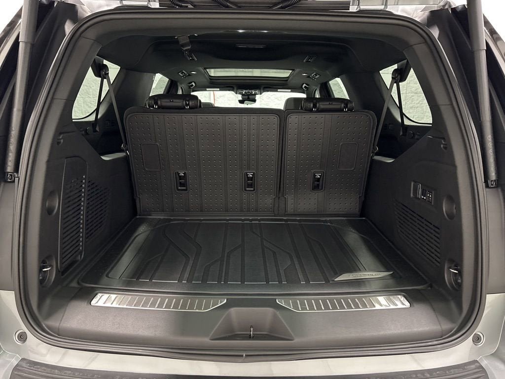New 2026 Chevrolet Suburban High Country image 32