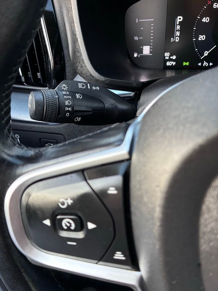 Used 2019 Volvo XC60 T6 Momentum w/ Premium Package image 29