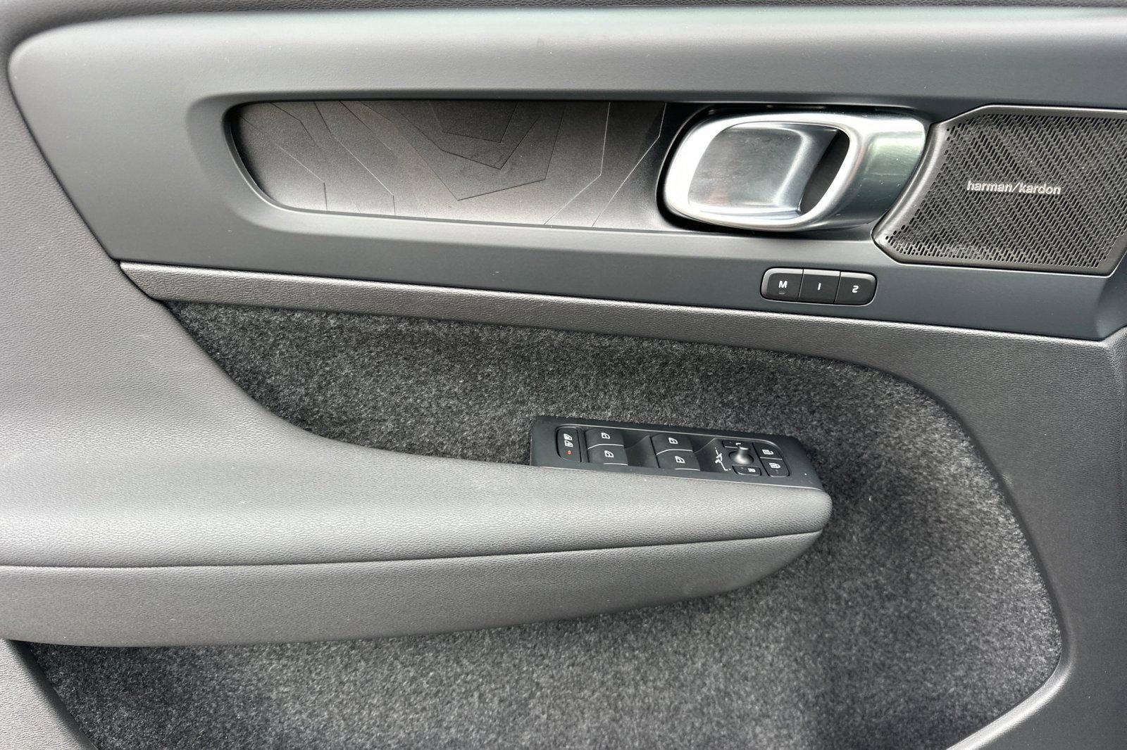 Used 2023 Volvo XC40 Recharge Ultimate image 10