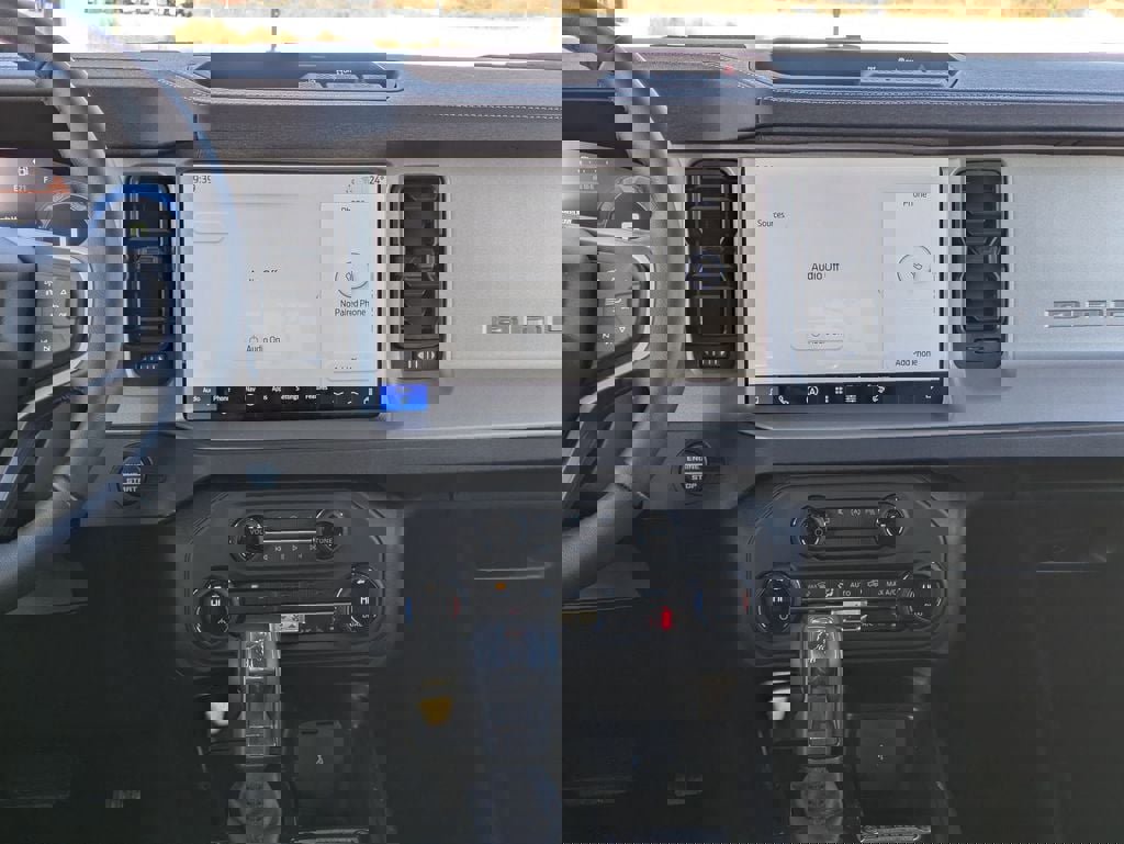 New 2025 Ford Bronco Outer Banks image 13