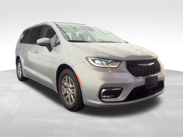 Used 2023 Chrysler Pacifica Touring-L FWD image 5