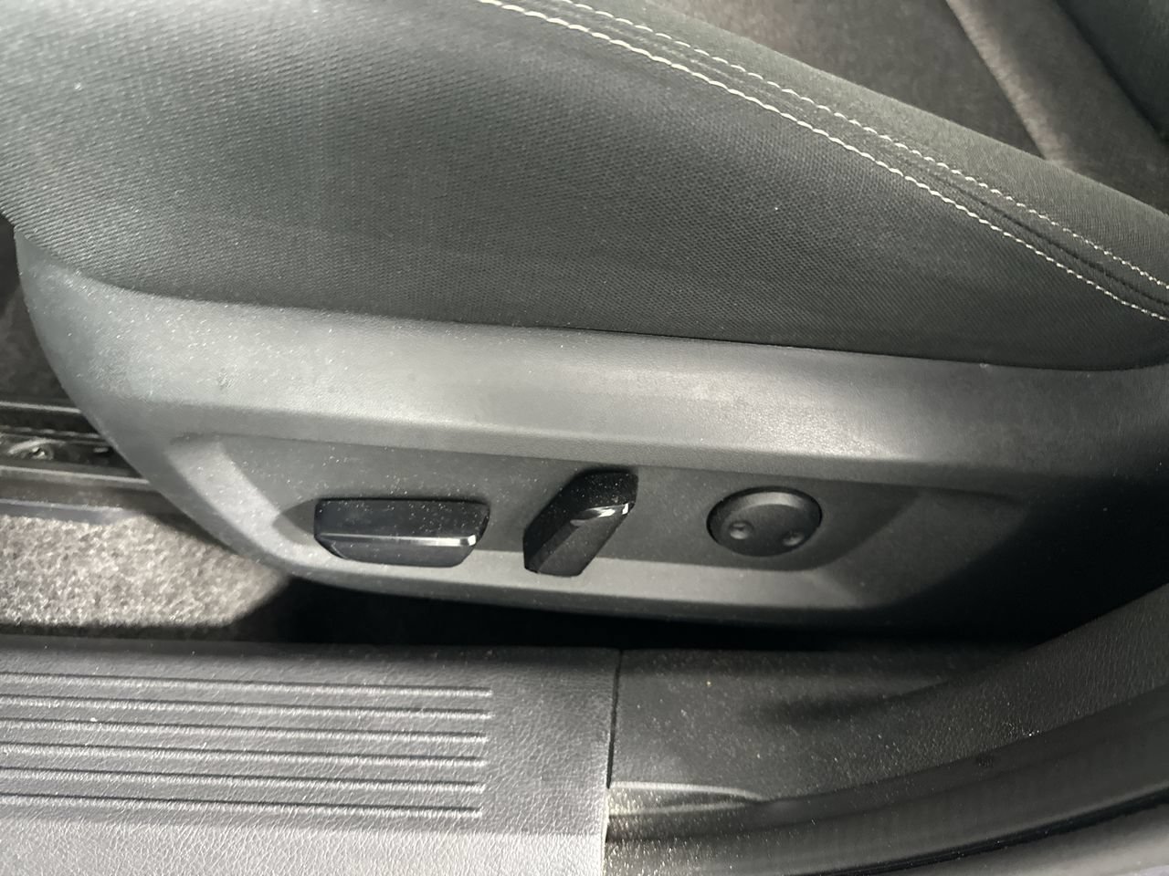 Used 2024 Nissan Rogue SV AWD/4WD image 4