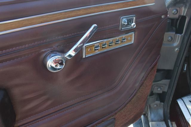 Used 1990 Jeep Grand Wagoneer AWD/4WD image 23