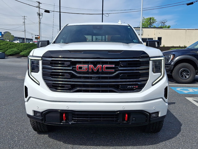 Used 2025 GMC Sierra 1500 AT4 w/ Technology Package AWD/4WD image 2