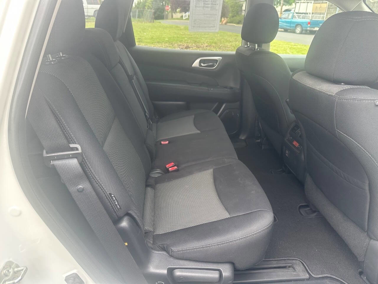 Used 2018 Nissan Pathfinder S AWD/4WD image 13