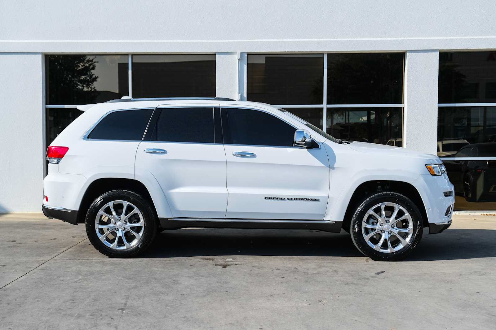 Used 2021 Jeep Grand Cherokee Summit AWD/4WD image 6