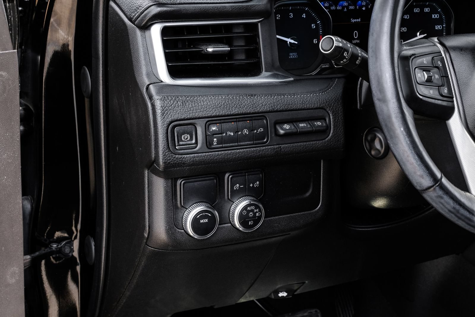 Used 2021 GMC Yukon XL Denali w/ Denali Premium Package RWD image 34