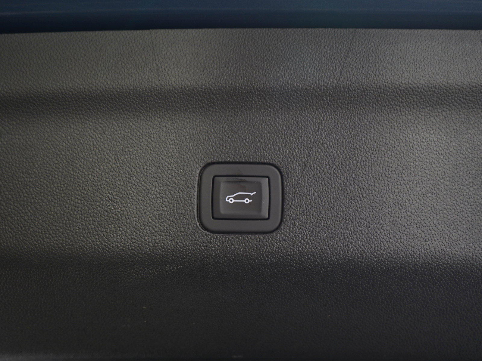 Used 2025 Chevrolet Tahoe High Country AWD/4WD image 11