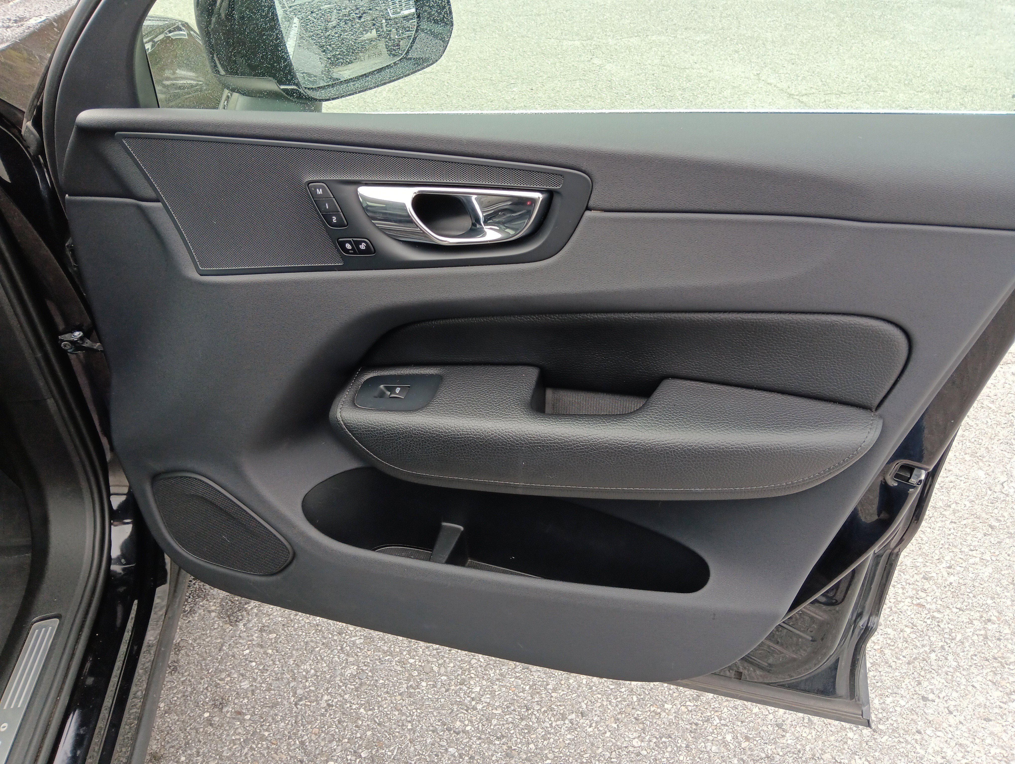 Used 2019 Volvo XC60 T5 Momentum w/ Premium Package image 23